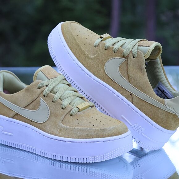 Nike Air Force 1 Sage Low Celery Women’s Size 8.5 - Picture 7 of 13